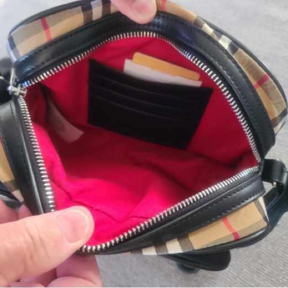 Burberry Cross Body Paddy Bag - Picture 4 of 4